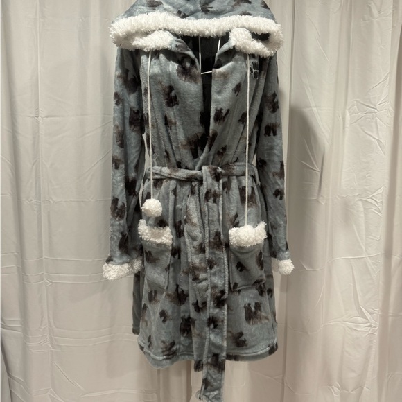 BearPaw Other - BearPaw Bear Print Cozy Robe